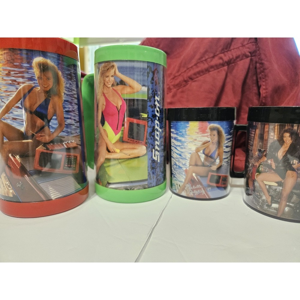 Green Plastic Pin-Up Pictorial Coffee Mug Novelty Decor Vintage Snap ON Girls